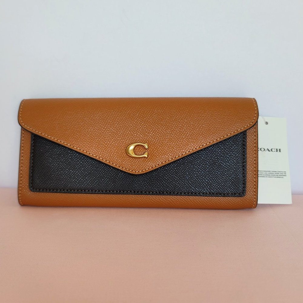 COACH Wyn Envelope Colorblocked Crossgrain Leather Large Wallet- Light Camel ⭐